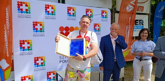 Paweł Majchrzak odebrał podziękowania za wieloletnią organizację Biegu Borków